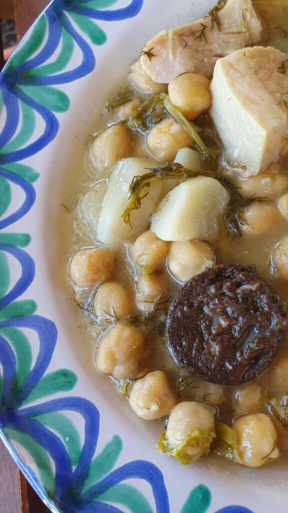 presentación de puchero de hinojos